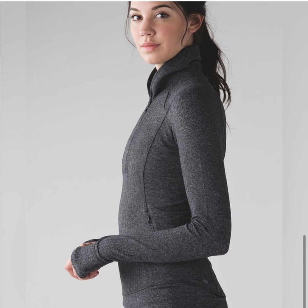 Lululemon Think Fast Pullover
Heathered Herringbone Heathered Black - Picture 6 of 9